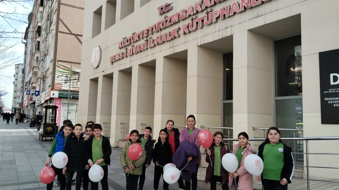 Kütüphaneler haftası etkinlikleri kapsamında öğrencilerimiz, Türkçe Öğretmenimiz Mustafa Kaya rehberliğinde Şems-i Sivasi İl Halk Kütüphanesini ziyaret ettiler.